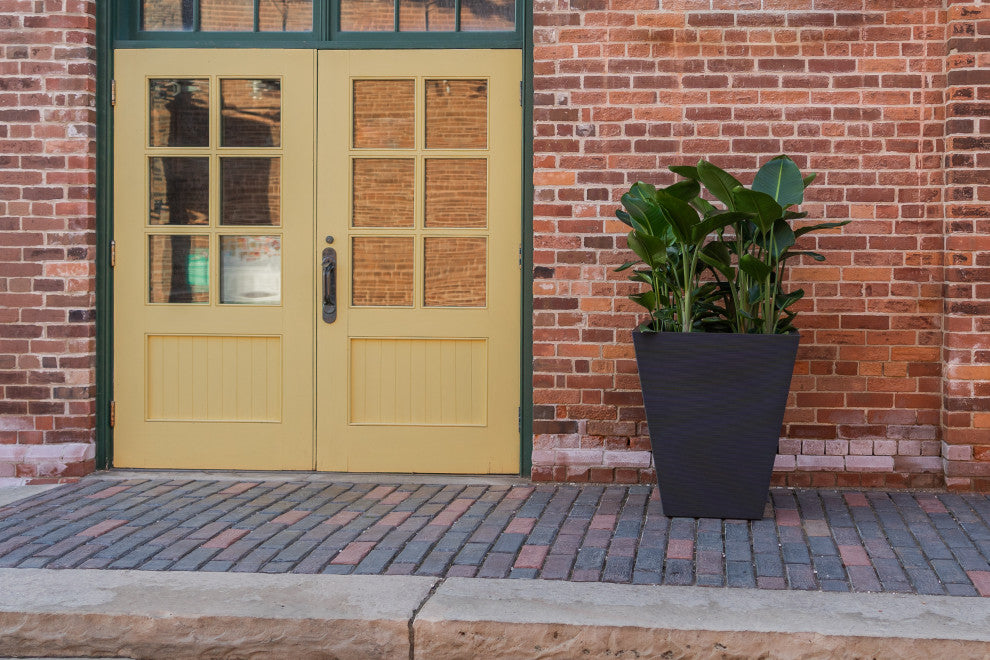 Pro Series Linear Grooved Planter, 30", Black