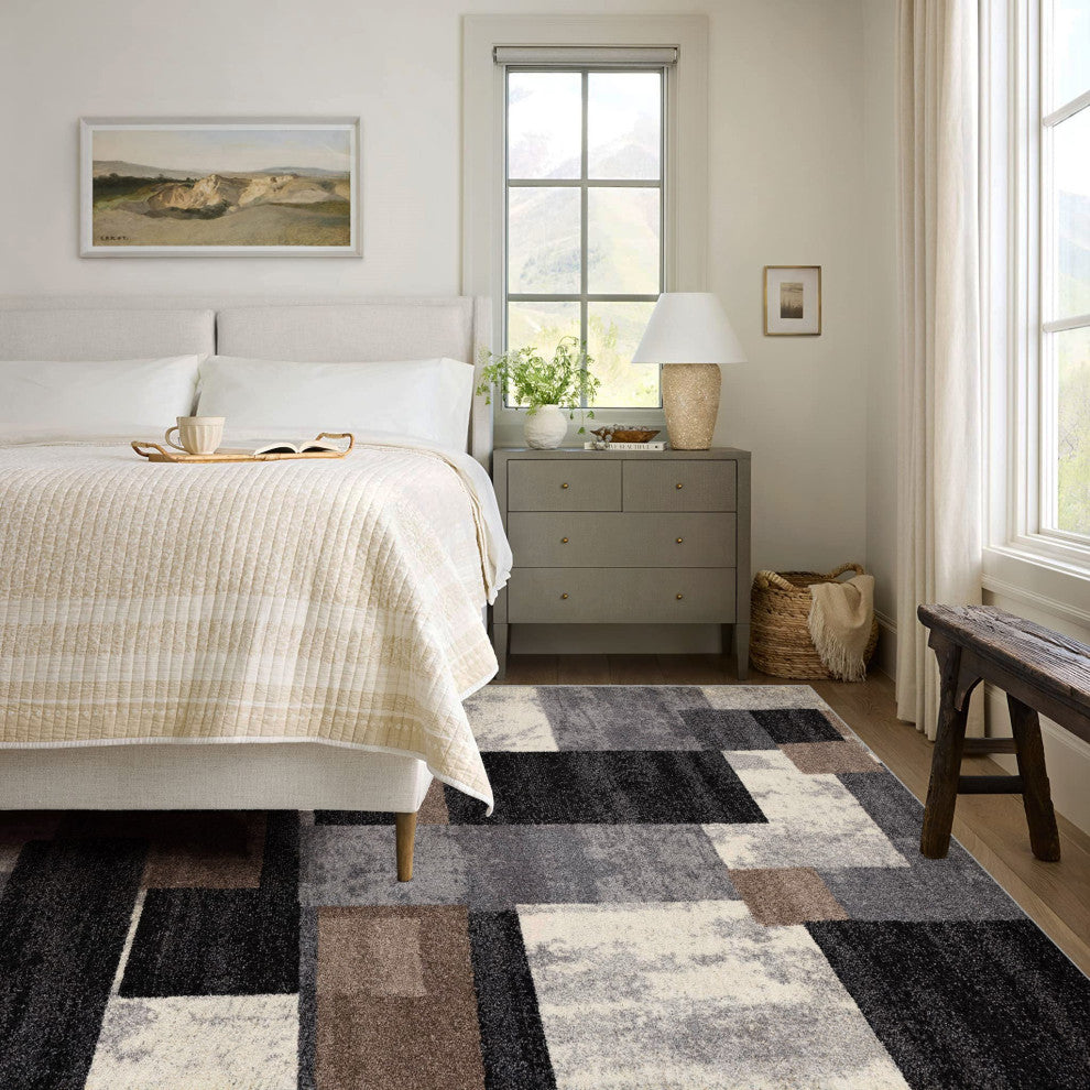 7"x9" Brown Distressed Geometric Area Rug