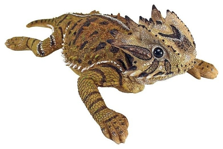 Laying Lizard Statue