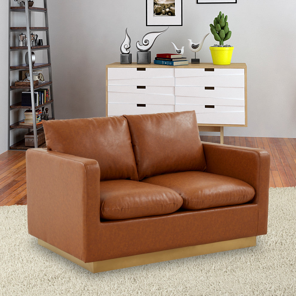 LeisureMod Nervo Modern Leather Loveseat With Gold Base, Cognac Tan