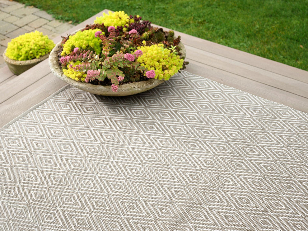 Dash & Albert Diamond Platinum/White Indoor/Outdoor Rug, White, 2' x 3'
