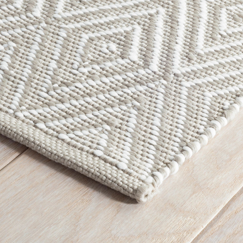 Dash & Albert Diamond Platinum/White Indoor/Outdoor Rug, White, 3' x 5'