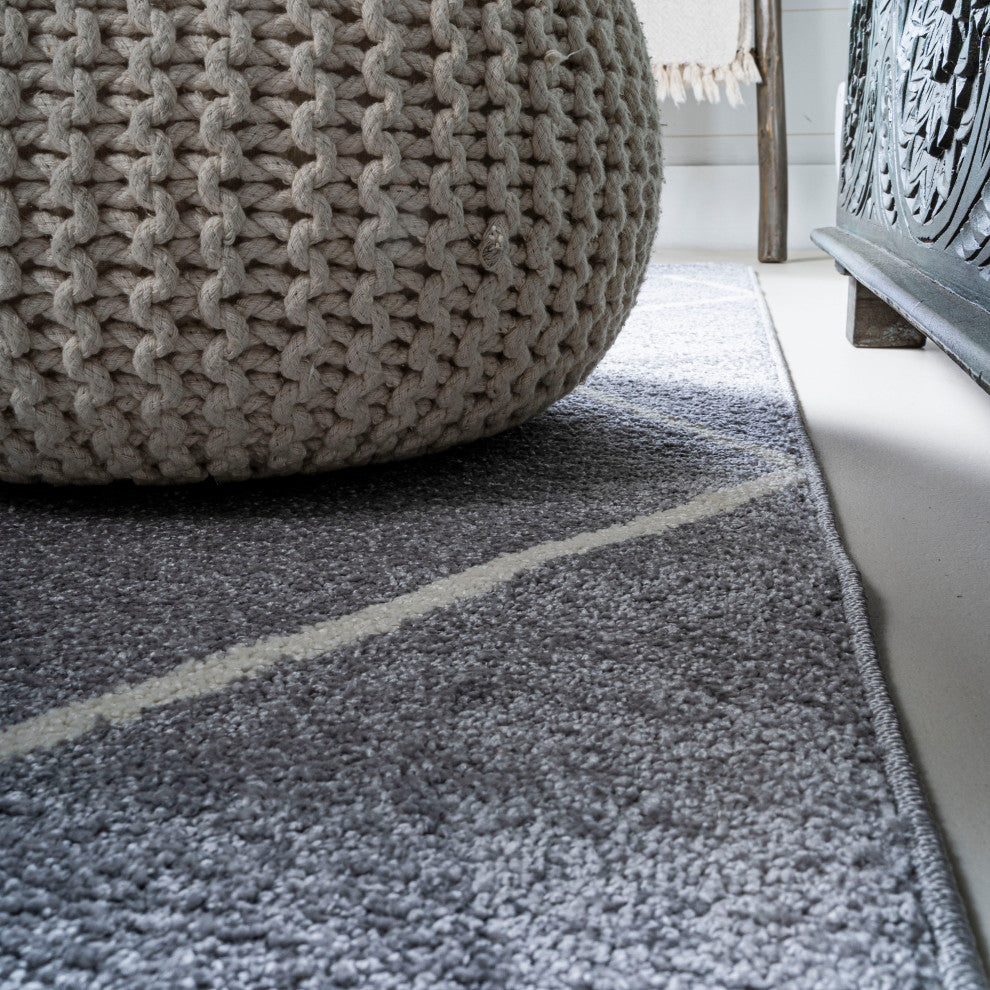 Cole Minimalist Diamond Trellis Light Gray/White 4'x6' Area Rug