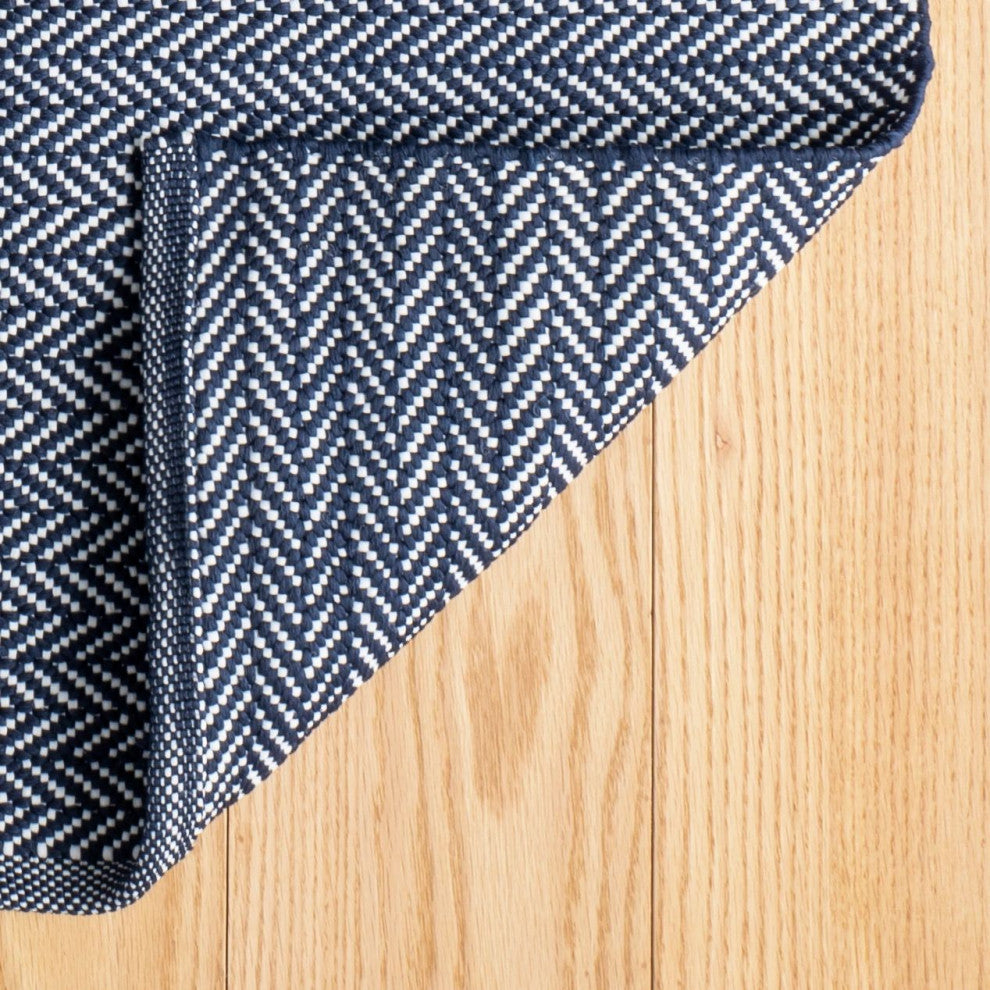 Dash & Albert Herringbone Indigo/White Handwoven Indoor/Outdoor Rug, 5' x 8'