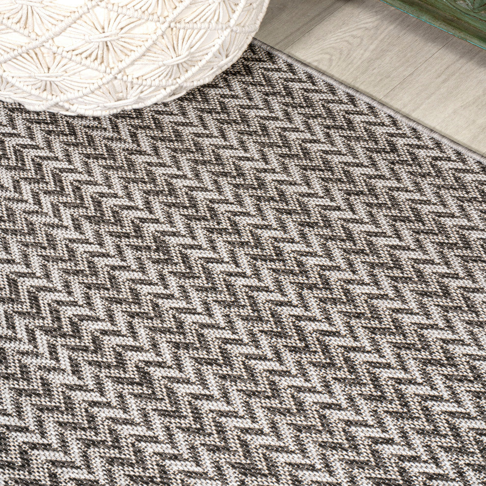 Chevron Modern Concentric Squares Indoor/Outdoor Area Rug, Black/Light Gray 8x10