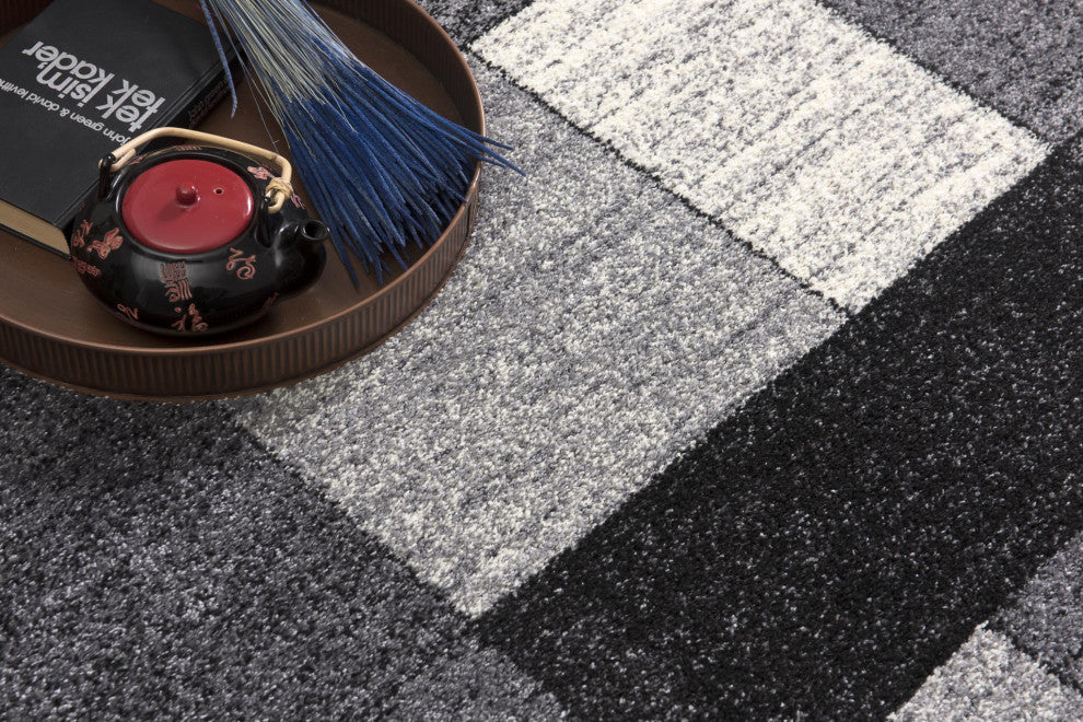 8"x11" Gray Distressed Geometric Area Rug