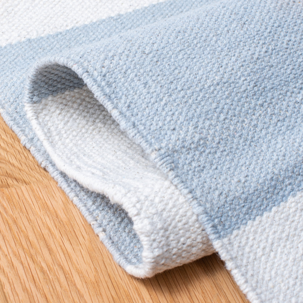 Safavieh Montauk Collection MTK712K Rug, Sky Blue/Ivory, 6' x 9'