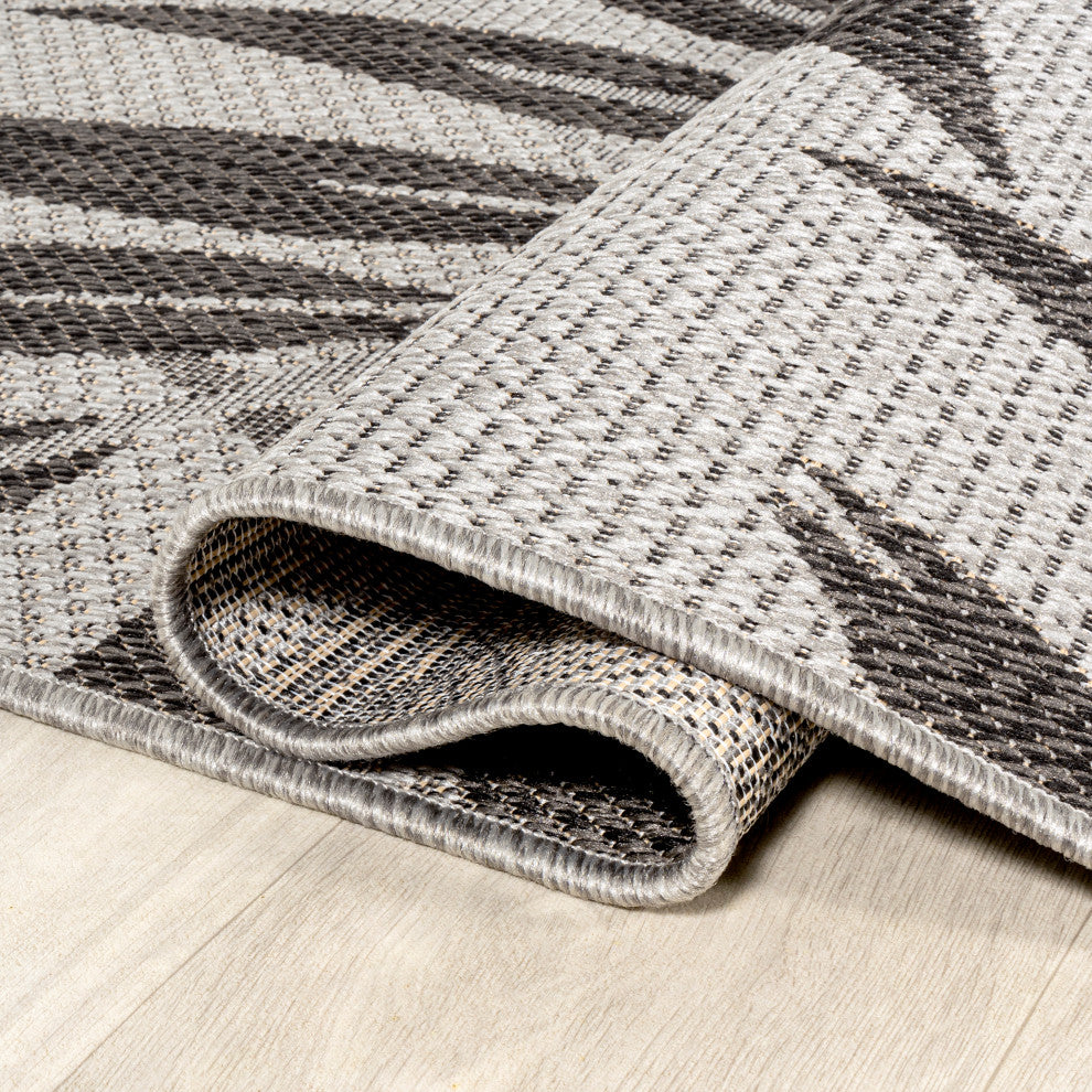Havana Tropical Palm Leaf Indoor/Outdoor Area Rug, Gray/Black, 4 X 6