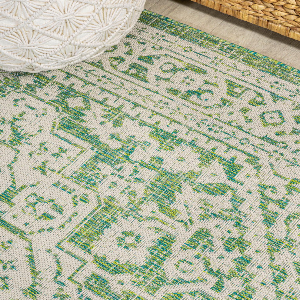 Sinjuri Medallion Textured Weave Indoor/Outdoor, Cream/Green, 5' Round