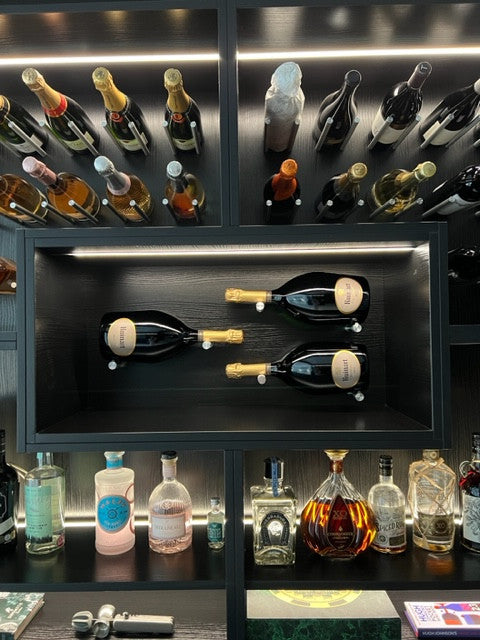 Vino Pins Mag 1 Wall Mounted Wine Rack, Drywall Mounting, Golden Bronze, 1 Bottle