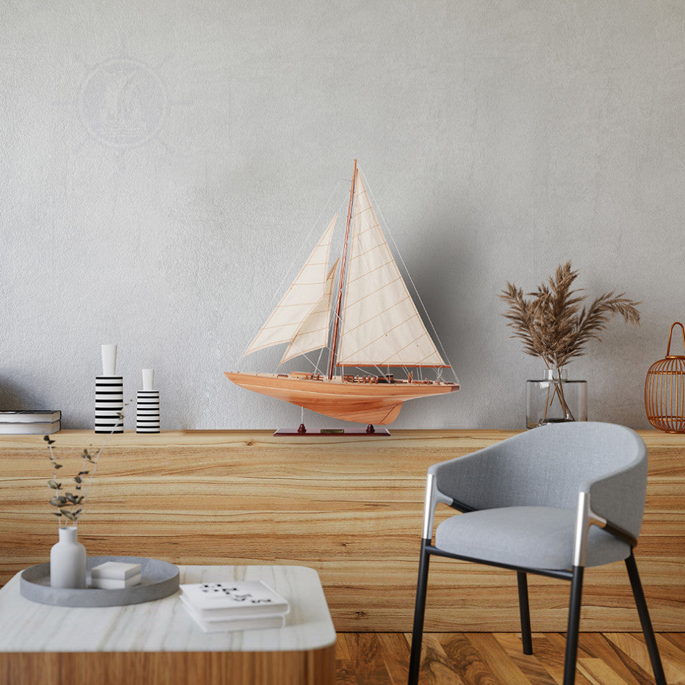 Endeavour Sm Wooden model sailing boat