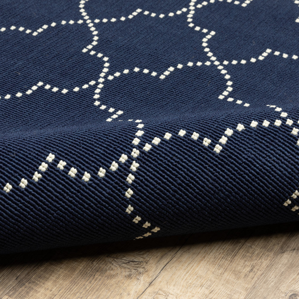 Martinique Simple Lattice Navy/ Ivory Indoor/Outdoor Area Rug, 7'10"x10'10"