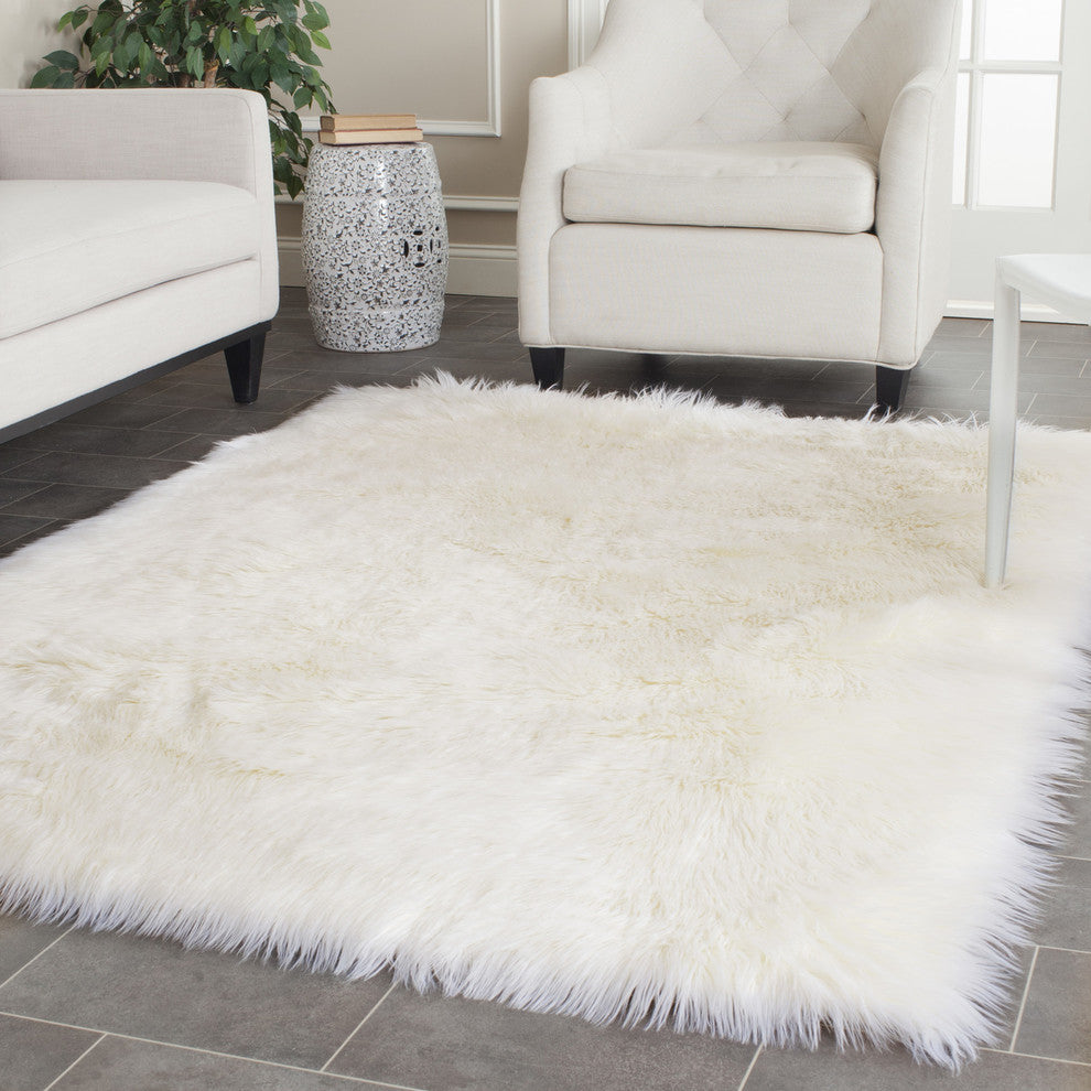 Safavieh Faux Sheep Skin FSS235A 6'' Round Ivory Rug
