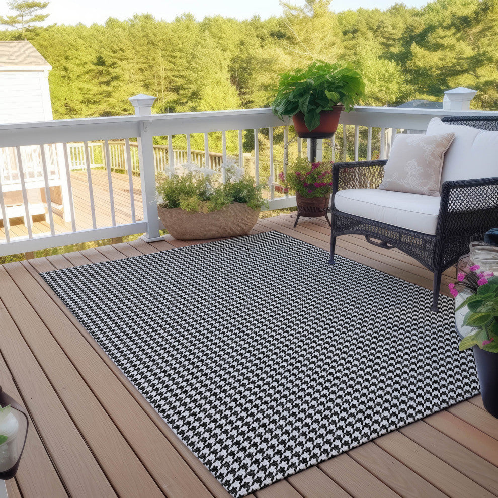 Indoor/Outdoor Hinton HN1 Black Machine Washable 10' x 14' Rug