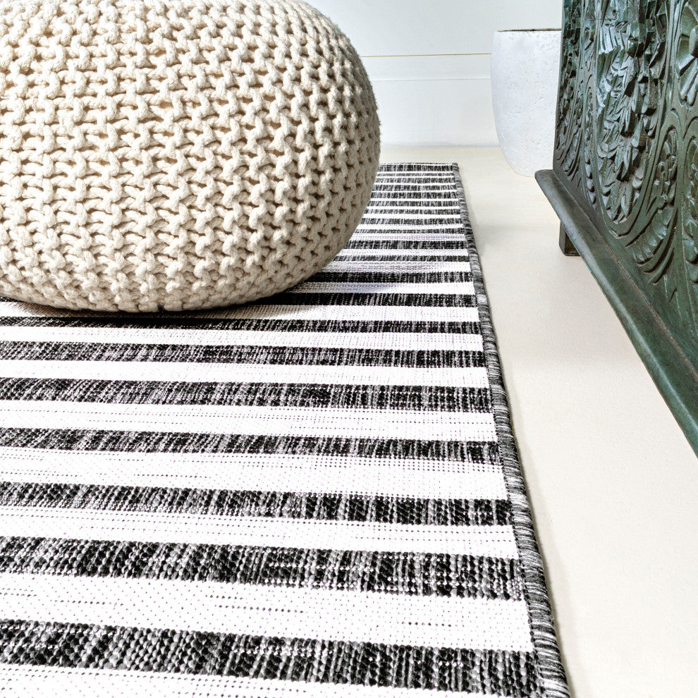 Sukie Modern Offset Stripe Indoor/Outdoor Area Rug, Black and Ivory, 4x6
