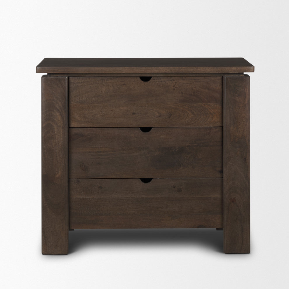 Front-facing product on white background (primary_product).