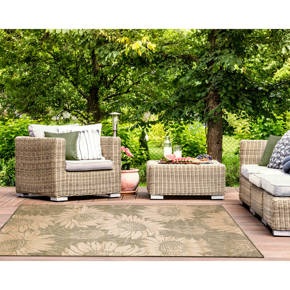 Carmel Sunflower Field Indoor/Outdoor Rug, Green, 3'3"x4'11"