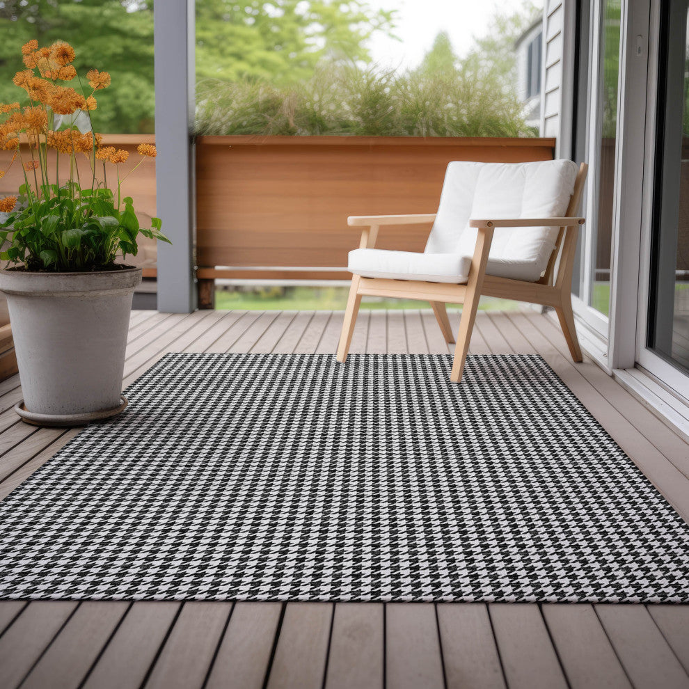 Indoor/Outdoor Hinton HN1 Black Machine Washable 10' x 14' Rug