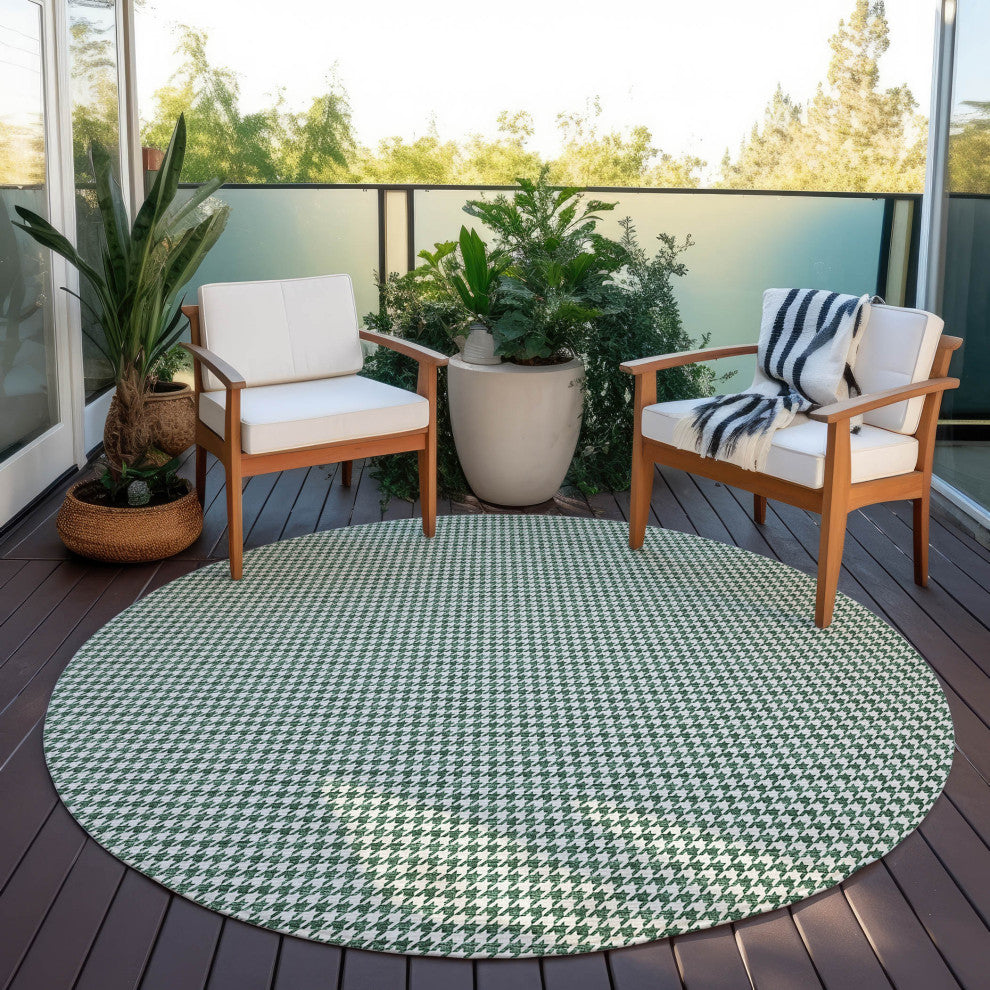 Indoor/Outdoor Hinton HN1 Green Machine Washable 8' x 8' Rug