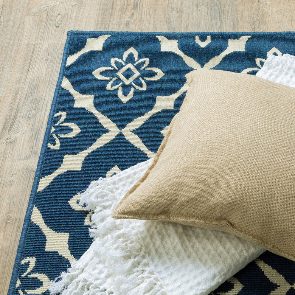 Madelina Lattice Navy and Ivory Indoor or Outdoor Area Rug, 5'3"x7'6"