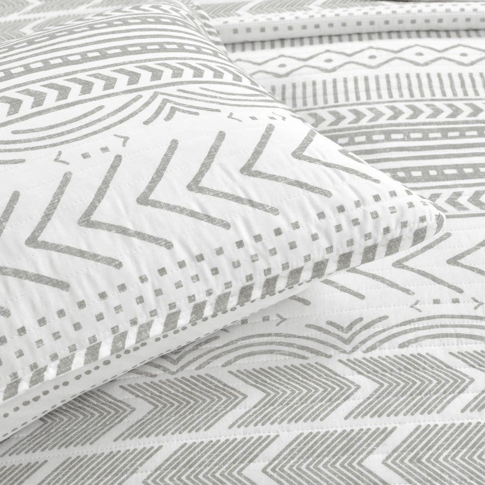 Hygge Geo 3-Piece Quilt Set, Gray/White, Full/Queen