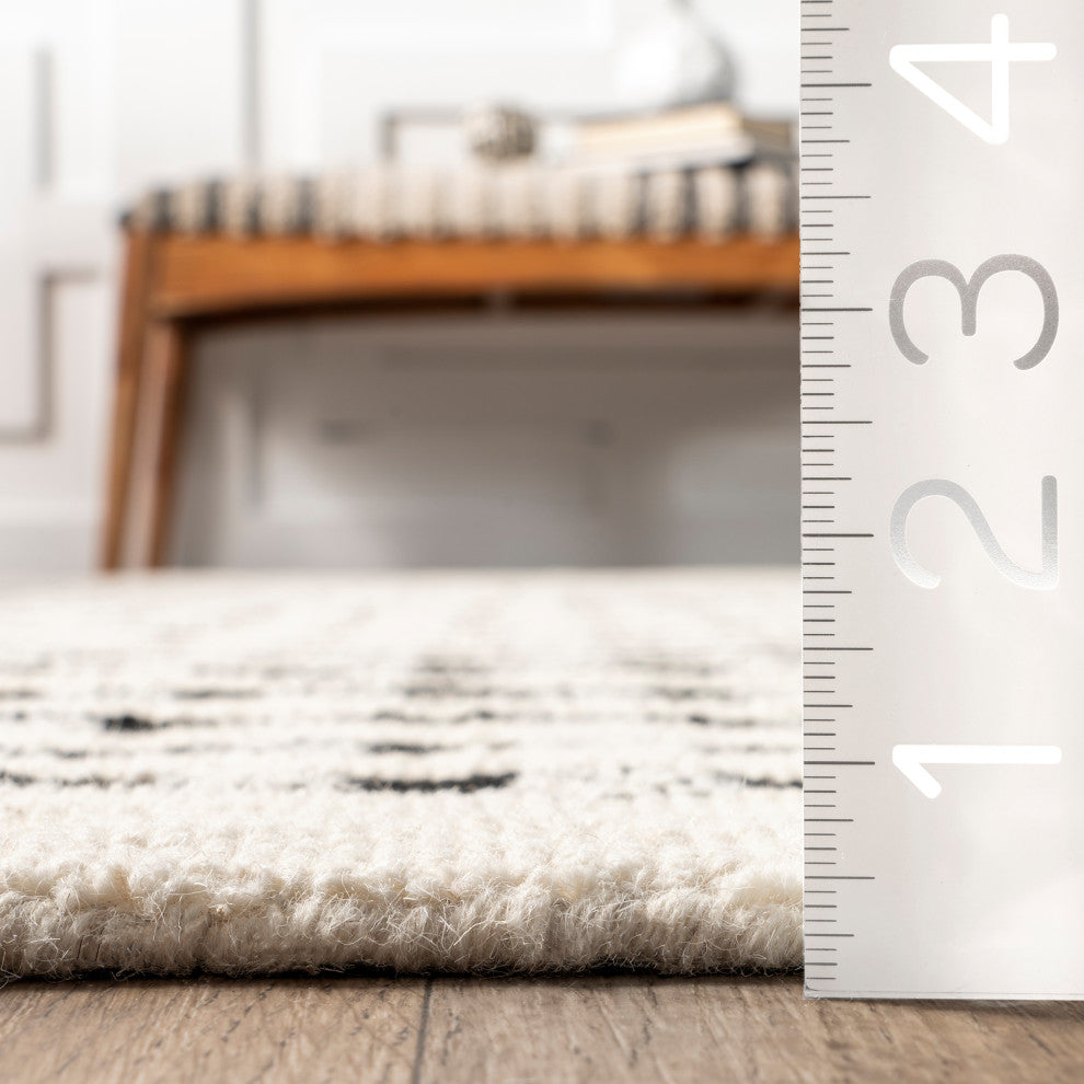 Nuloom Adahlia Checkered Wool Rug, Ivory 5' x 8'
