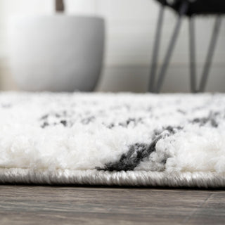 Elm Diamond Stripe Geometric Shag, White/Black, 2 X 10