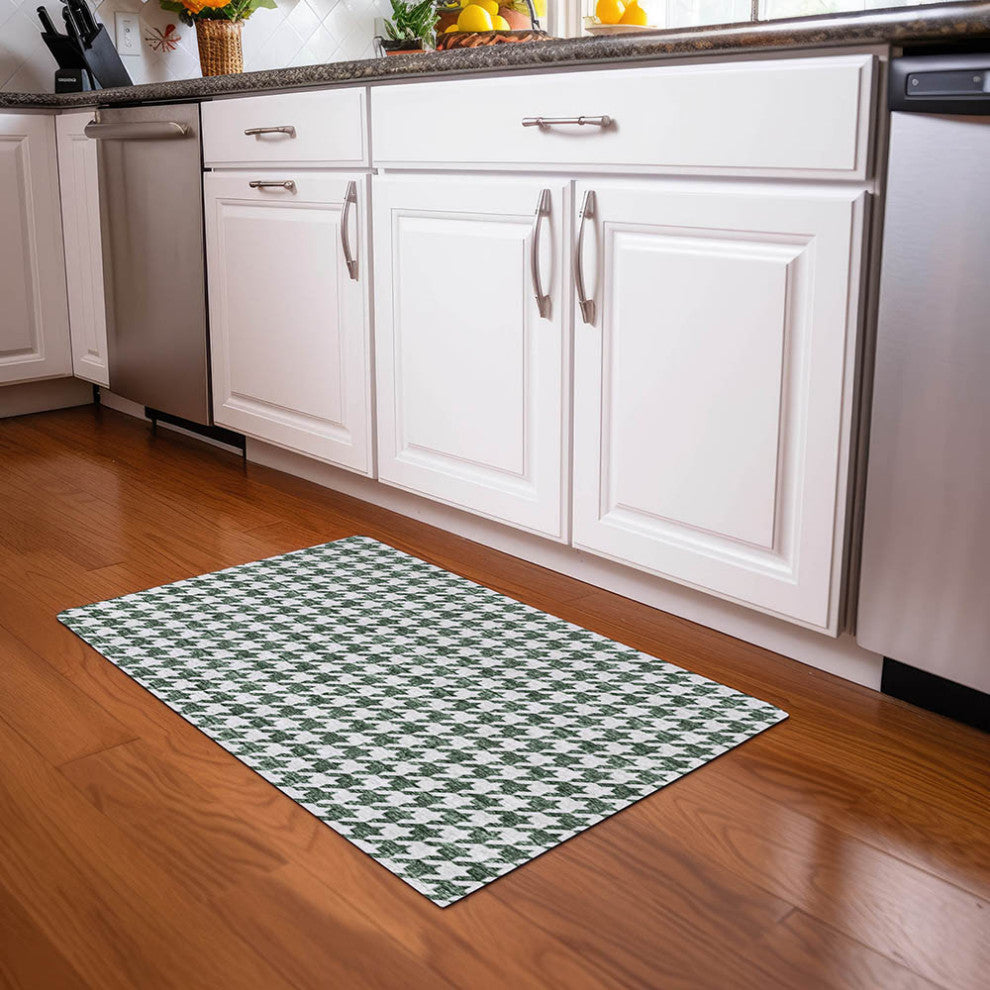 Indoor/Outdoor Hinton HN1 Green Machine Washable 1'8" x 2'6" Rug