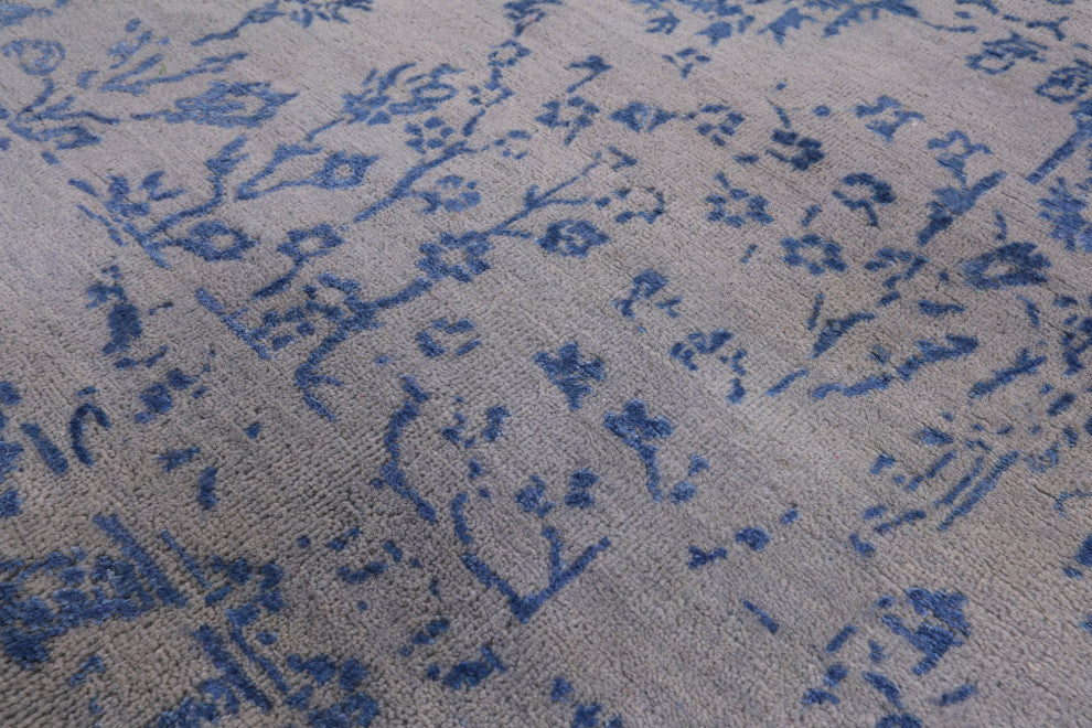 5' 11" X 8' 11" Handmade Persian Wool and Silk Rug Q7110
