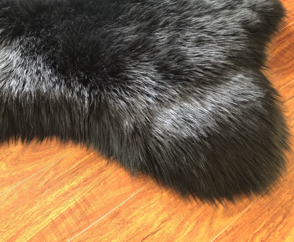 LAMBZY Genuine Sheepskin, Black, 2'x3'