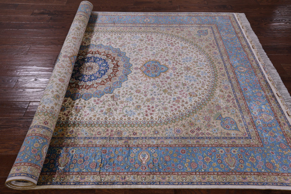 High End Persian 100% Silk Hand Knotted Rug 6' 0" X 9' 0'' Q4817