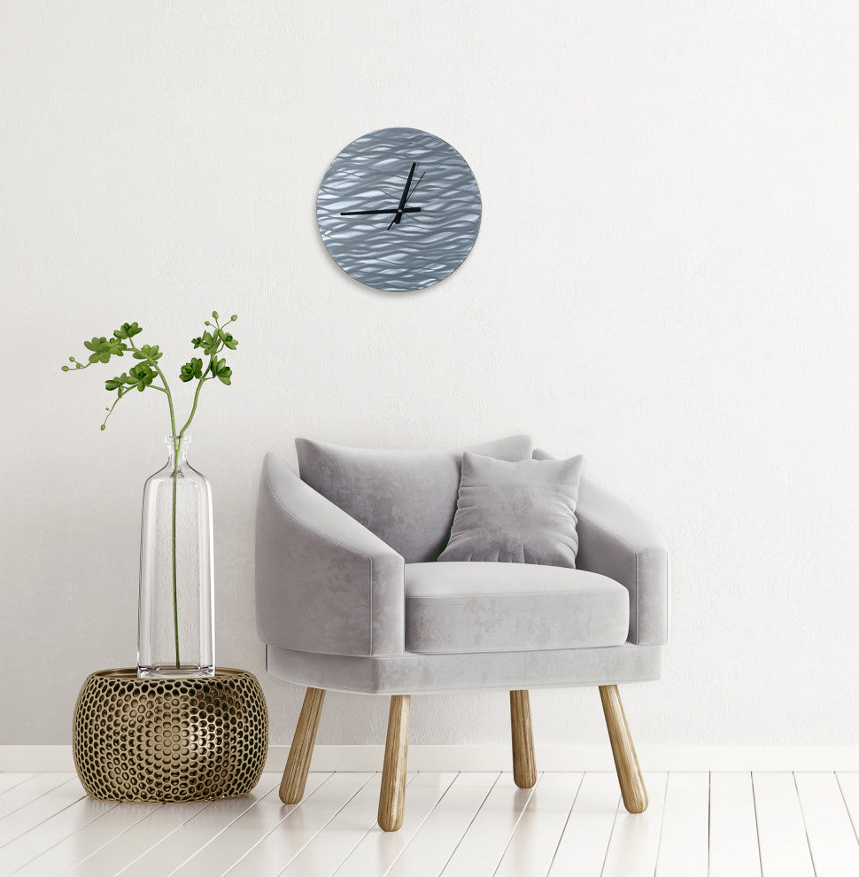 Contemporary Home DÃ©cor 'Waves Circular Clock' Silver Metal Wall Clock