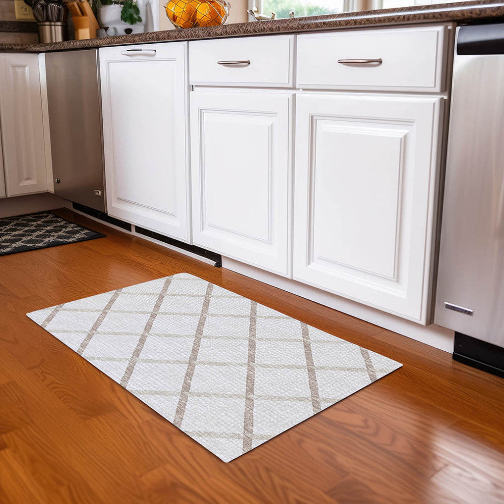Indoor/Outdoor York YO1 Ivory Machine Washable 1'8" x 2'6" Rug