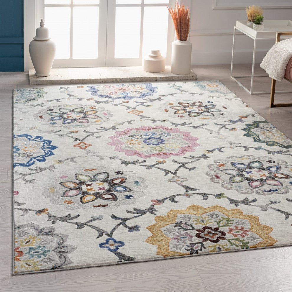 5'x8' White Floral Quatrefoil Area Rug