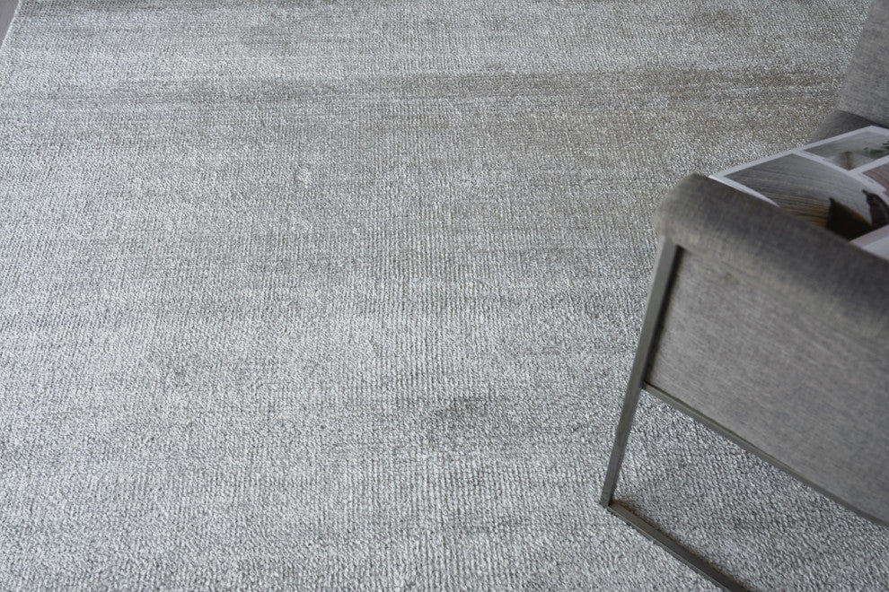 Plush Hand-Knotted Bamboo Silk/New Zealand Wool Dark Silver Area Rug, 2'x3'