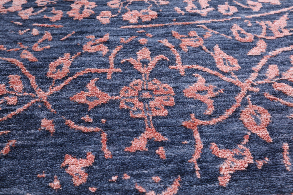 8' Round Wool and Silk Persian Hand-Knotted Rug Q9126