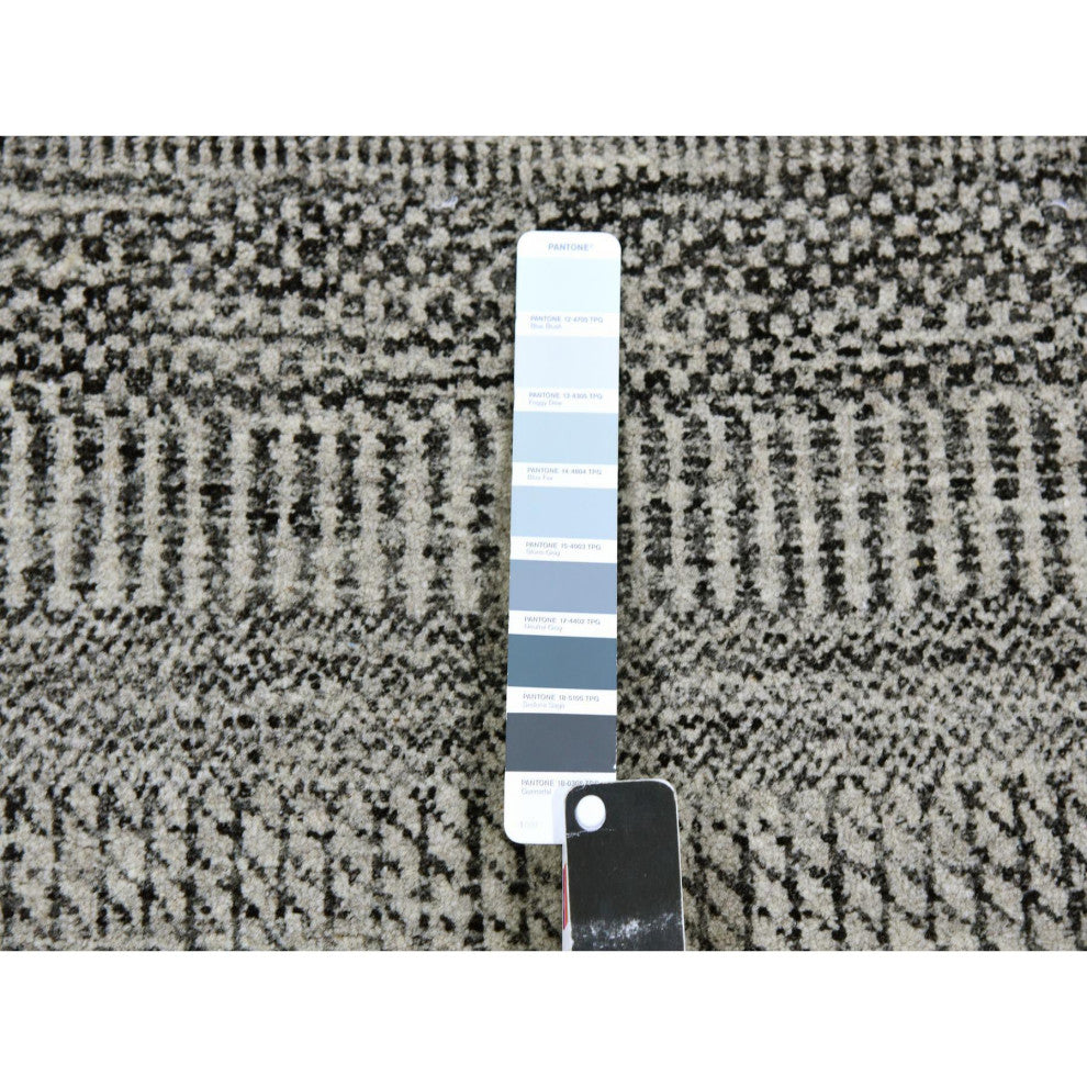 Ice Gray Grass Design Undyed 100% Wool Hand Knotted Oriental Rug, 2'5"x4'1"
