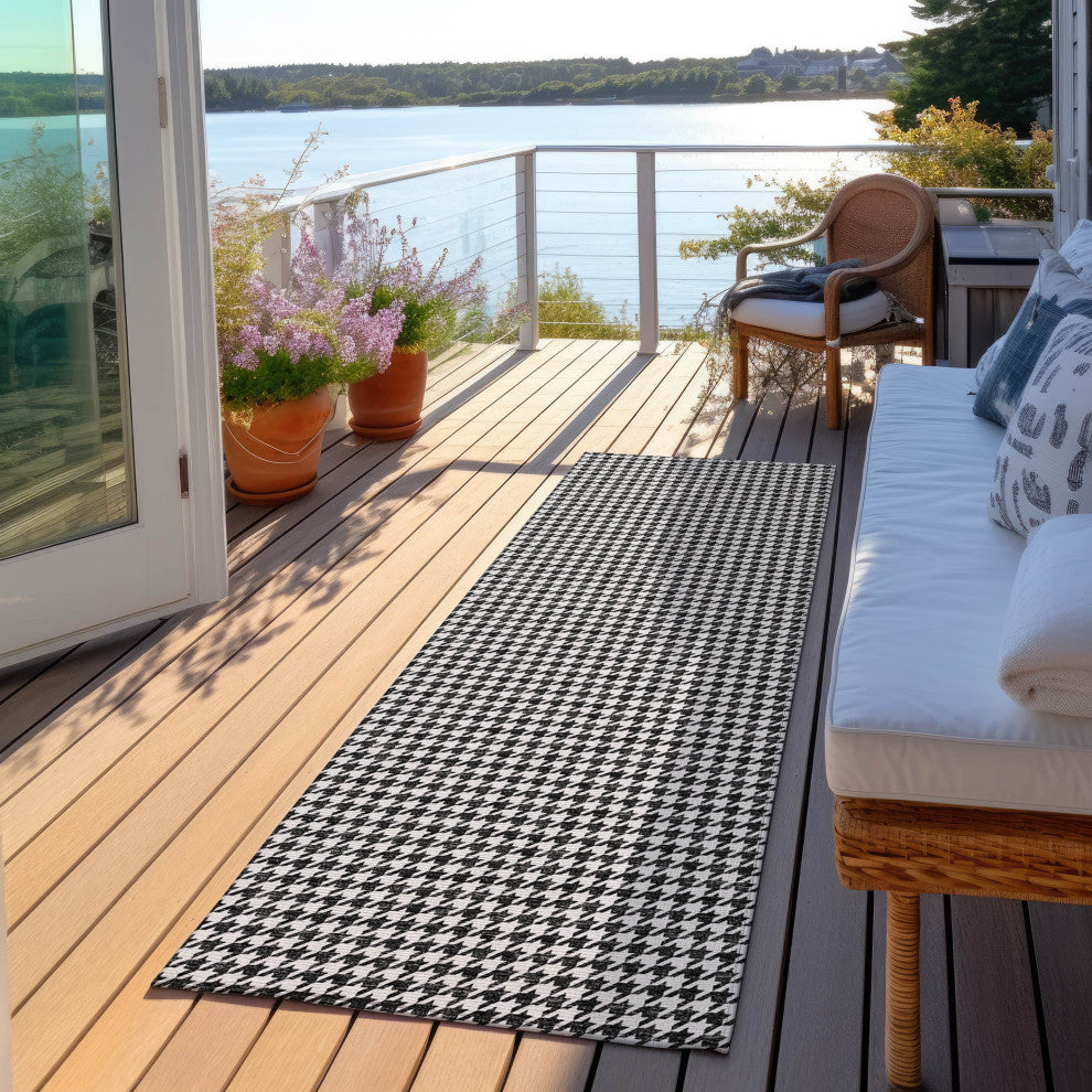 Indoor/Outdoor Hinton HN1 Black Machine Washable 2'3" x 10' Rug