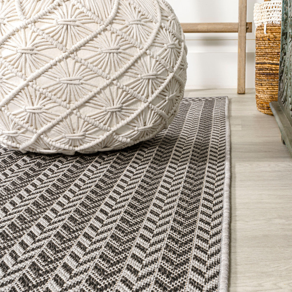 Chevron Modern Concentric Squares Indoor/Outdoor Area Rug, Black/Light Gray 8x10