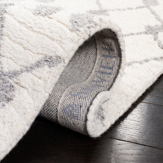 Safavieh Casablanca CSB203G Rug, Ivory/Silver, 2'3" X 8'