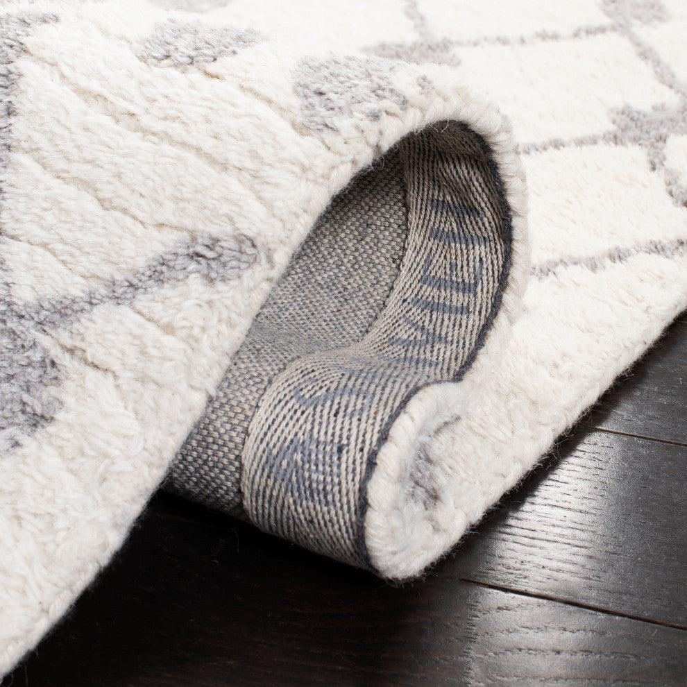 Safavieh Casablanca CSB203G Rug, Ivory/Silver, 2'3" X 8'