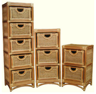 Shows multiple variants/sizes of the same product in one frame; categorized as 'variant'.