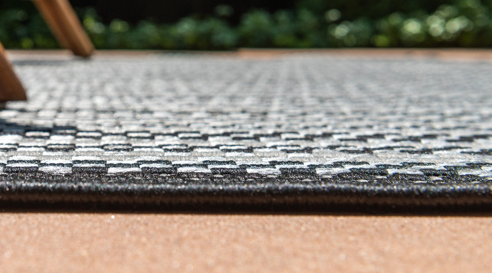 Unique Loom Gray Checkered Outdoor 4'x6' Area Rug