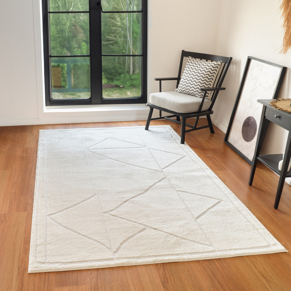 Monotone Moroccan Ivory Power-Loom Area Rug 5' x 7'6"
