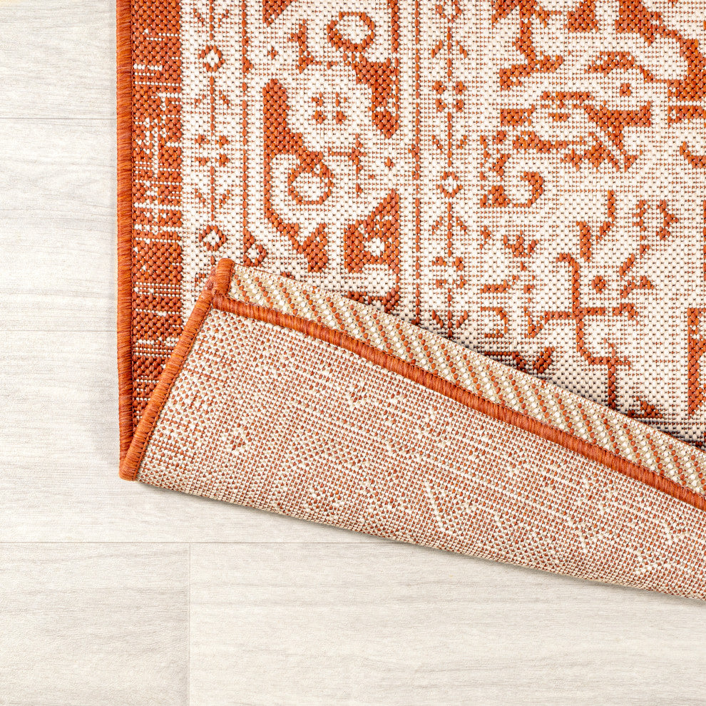 Sinjuri Medallion Textured Weave Indoor/Outdoor, Orange/Cream, 5' Square