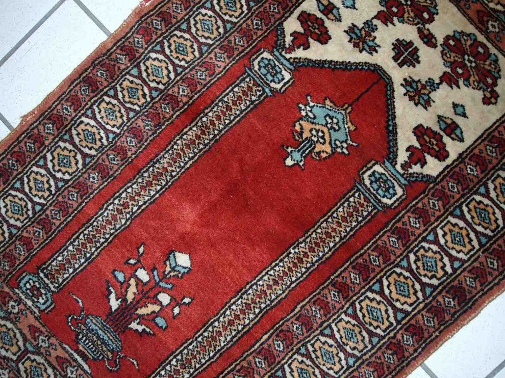 Handmade vintage prayer Turkish Konya rug 2' x 3' (62cm x 92cm) 1970s