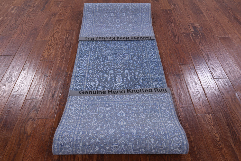 2' 7" X 10' 3" Persian Heriz Serapi Handmade Wool & Silk Runner Rug - Q13682