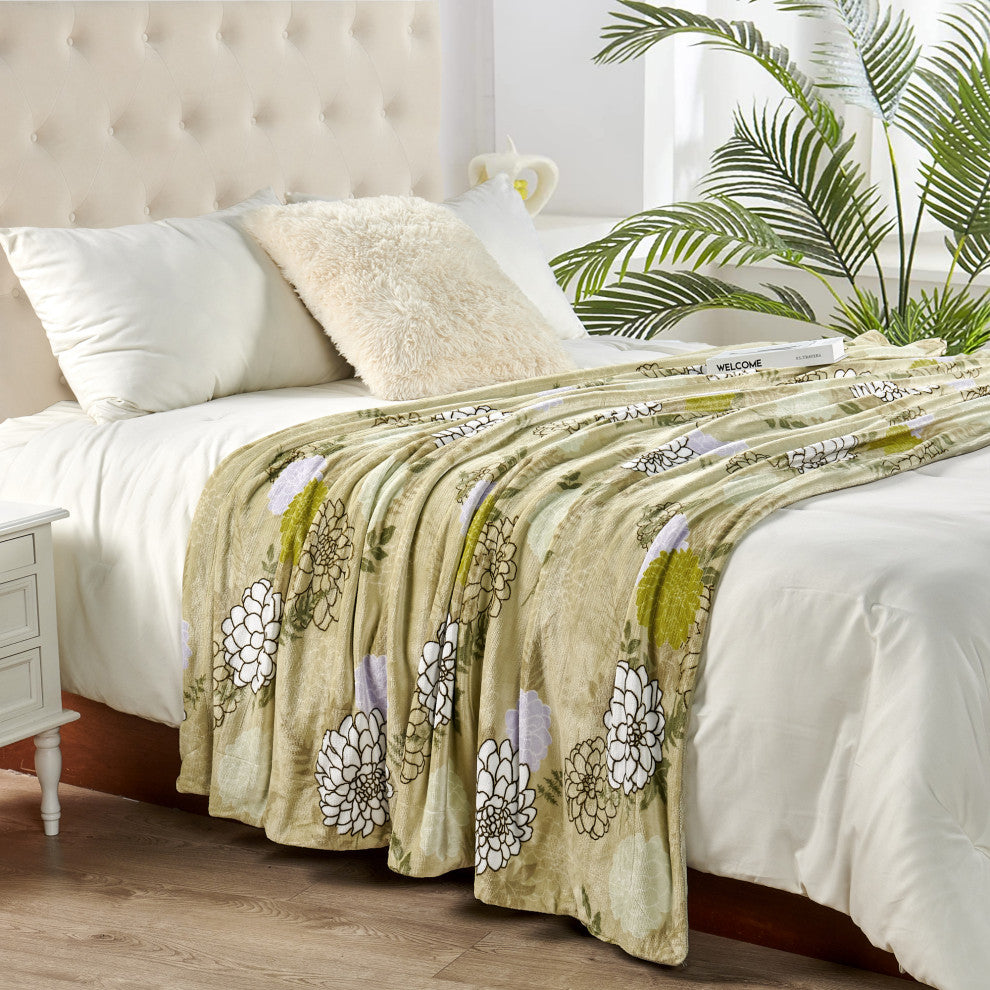 Floral Printed Flannel Throw, Hydrangea