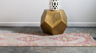Traditional Dauphine 6' Round Blush Area Rug