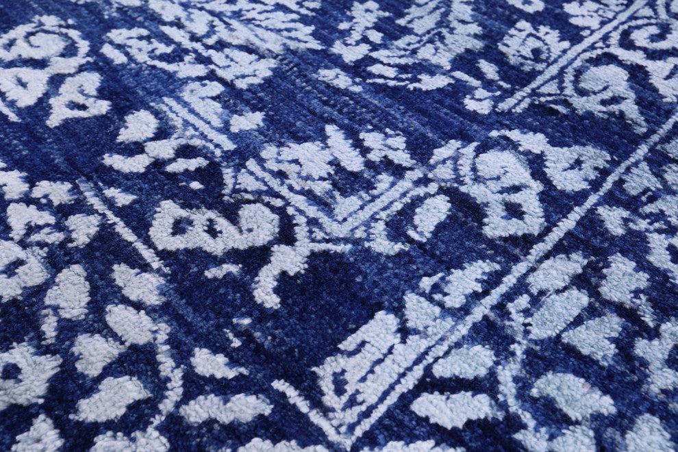 8' 0" X 10' 0" Persian Wool and Silk Hand Knotted Rug Q8692